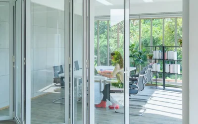 Sistemas para puertas y mamparas correderas y plegables